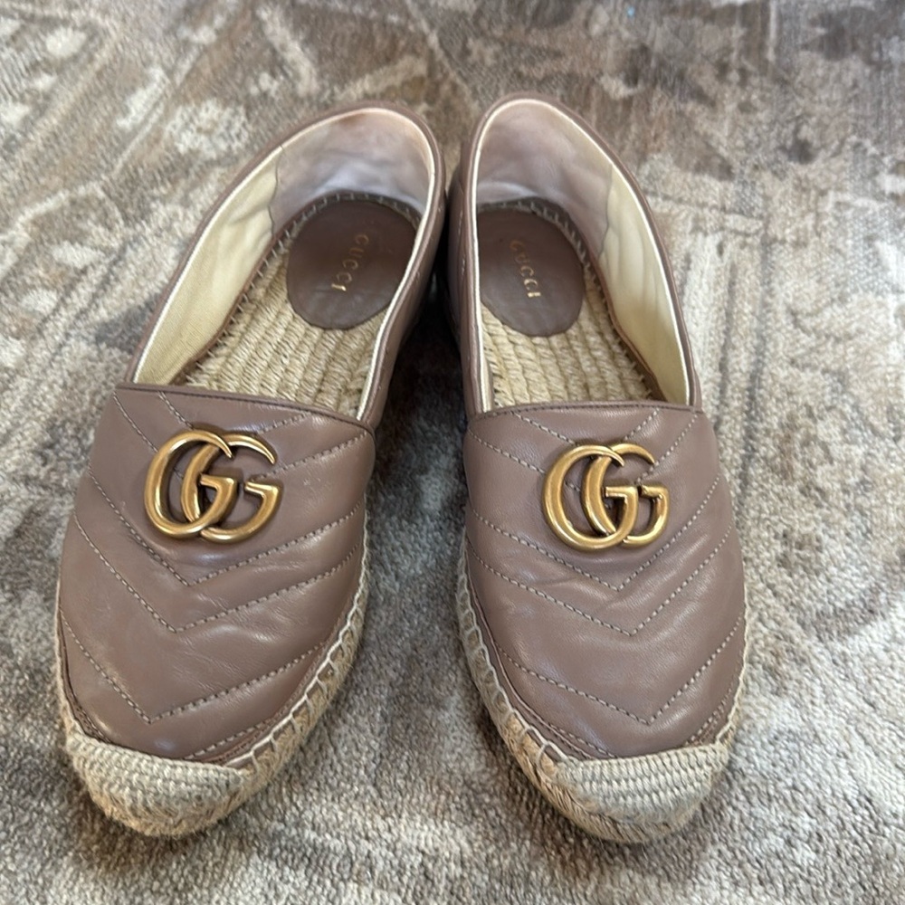 Like New!: Gucci Women's rose espadrilles